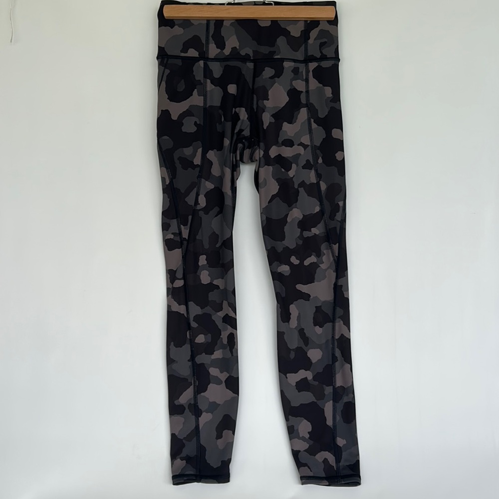 Athleta Lightning Camo 7/8 Tight Size XS - Picture 4 of 11